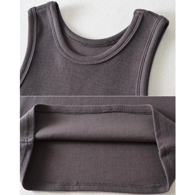 ダークグレーのリブカットソー生地がわかる首元と裾のクローズアップ写真