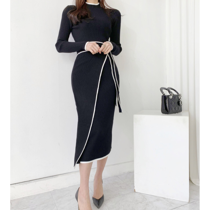 全身コーデ例でブラックラップワンピースをヒールと合わせ、大人セクシーを引き立てたスタイリング