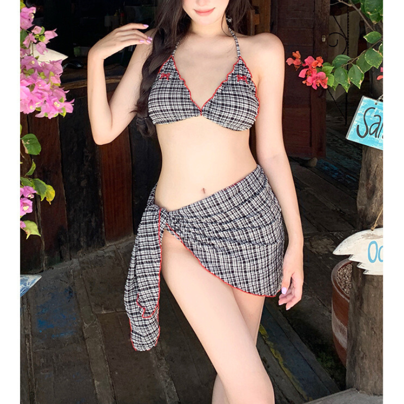 ブラックギンガムビキニ くびれを引き立てる全身正面ショット