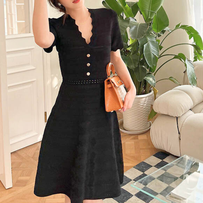 ホテルディナーにも似合う高見えブラックドレス風ワンピース