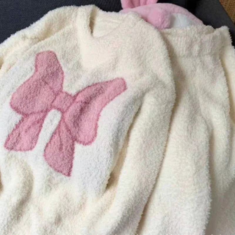 もこもこ素材のリボン柄トップスとパンツのセットアップ詳細|秋冬ルームウェア