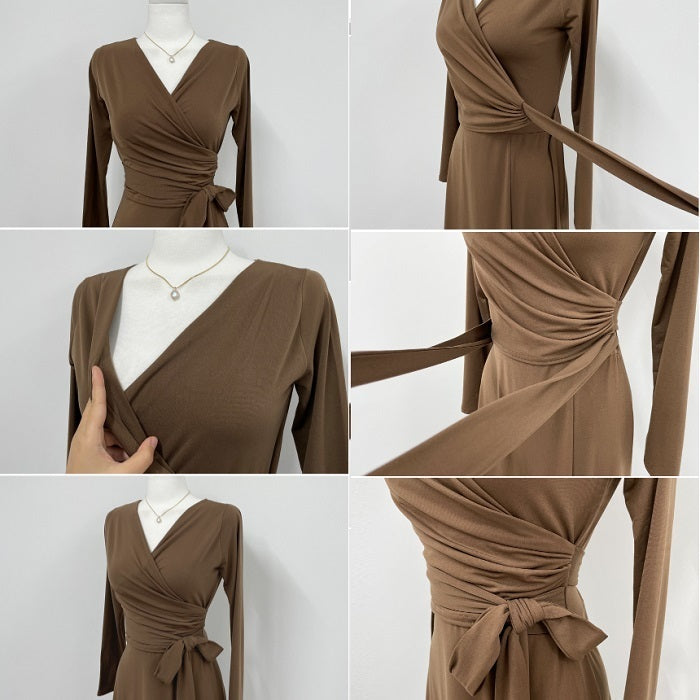 ブラウンワンピースのリボン部分をクローズアップし、ウエストラインを華奢に見せるデザインが際立つ