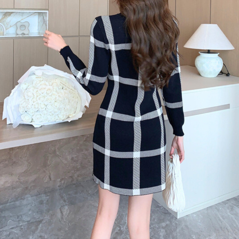 秋冬のデートや女子会にぴったりなチェック柄の上品ワンピ