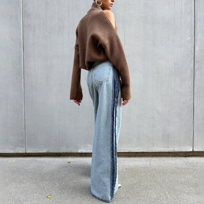 カットアウトショルダーニットを着た後ろ姿|彼女に着てほしい抜け感のあるデート服