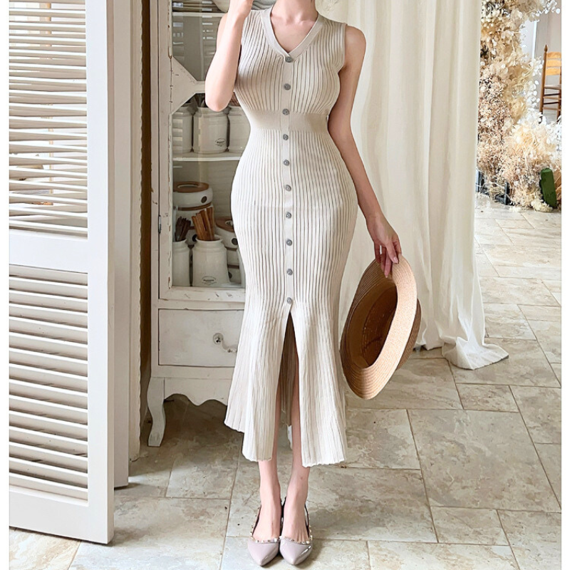 腰から裾にかけて広がるマーメイドラインでスタイルアップ効果抜群