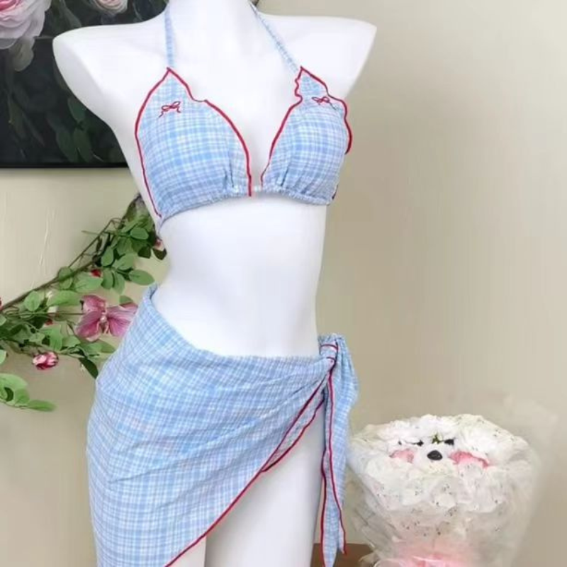 白背景で撮影したギンガムチェックビキニとパレオ 上品で清楚な印象