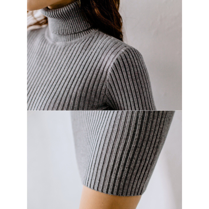 タートルネックデザインが上品なグレーリブニットワンピース