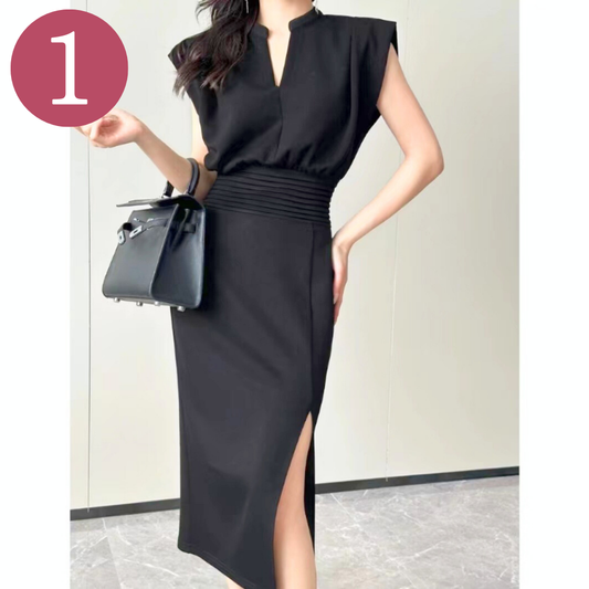 ブラックのキーネックフレンチスリーブワンピース正面ショット、サイドスリットで上品に脚見せを演出する