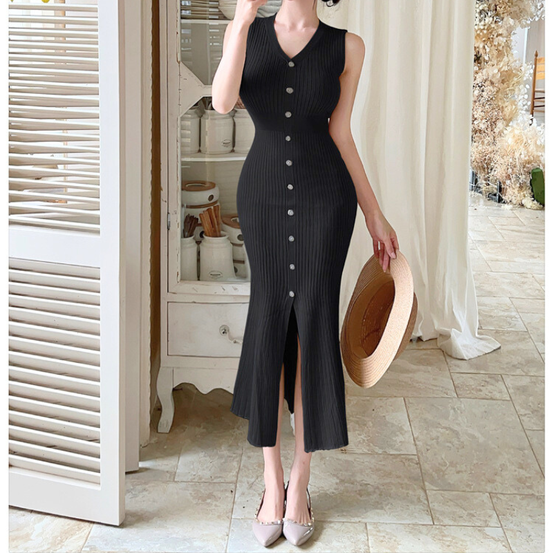 落ち着いた印象のブラックカラーで夜デートにもおすすめ