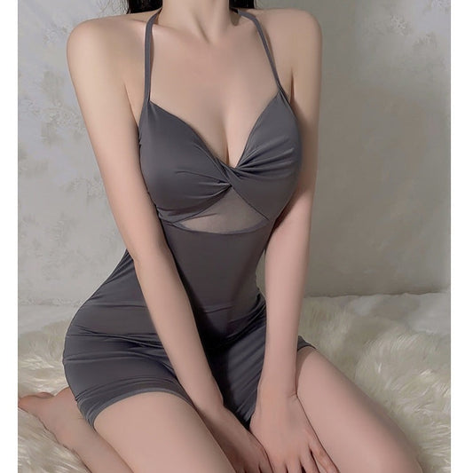 リボン風に見えるバスト部分と胸下メッシュ切り替えが魅力的なグレーベビードールの斜めアングル