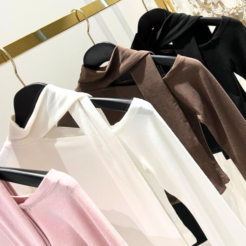 カラー別に楽しめるリボン付きカットソートップス。春秋に映える4色展開。