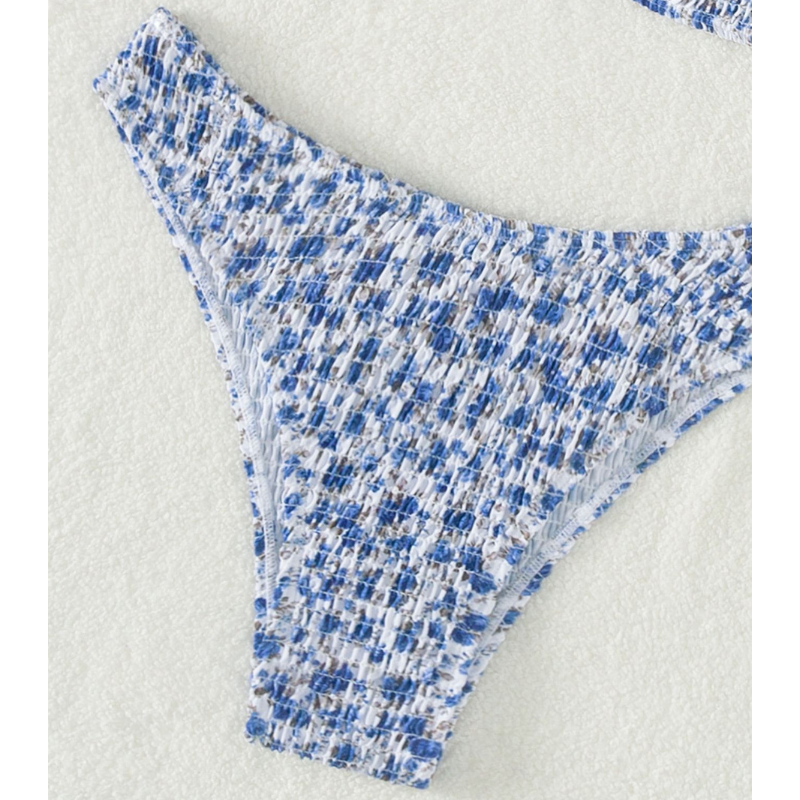 ハイレッグラインで脚をきれいに見せるシャーリングビキニ(ブルー)