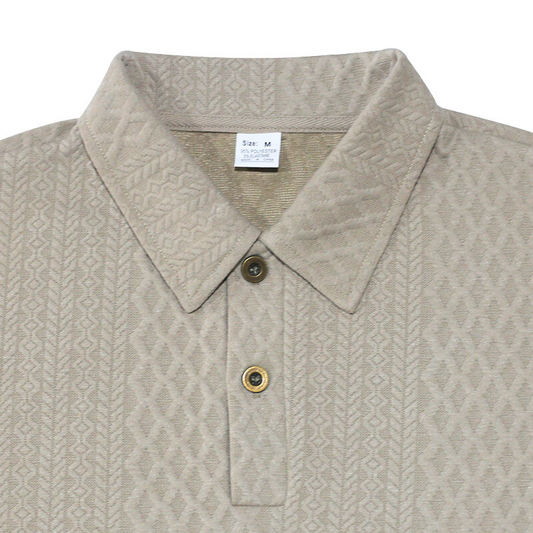 ベージュジャガードニットポロシャツ 襟元デザイン