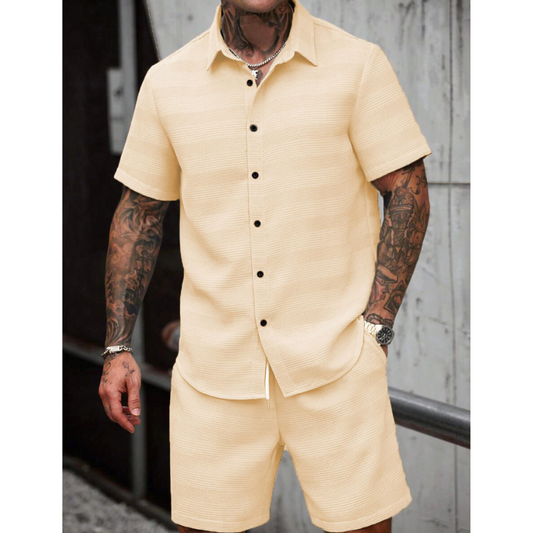 開襟風デザインが魅力のベージュ半袖セットアップ