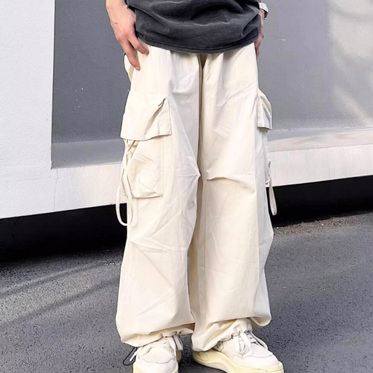 30代メンズにおすすめのベージュワイドカーゴパンツ 正面スタイル