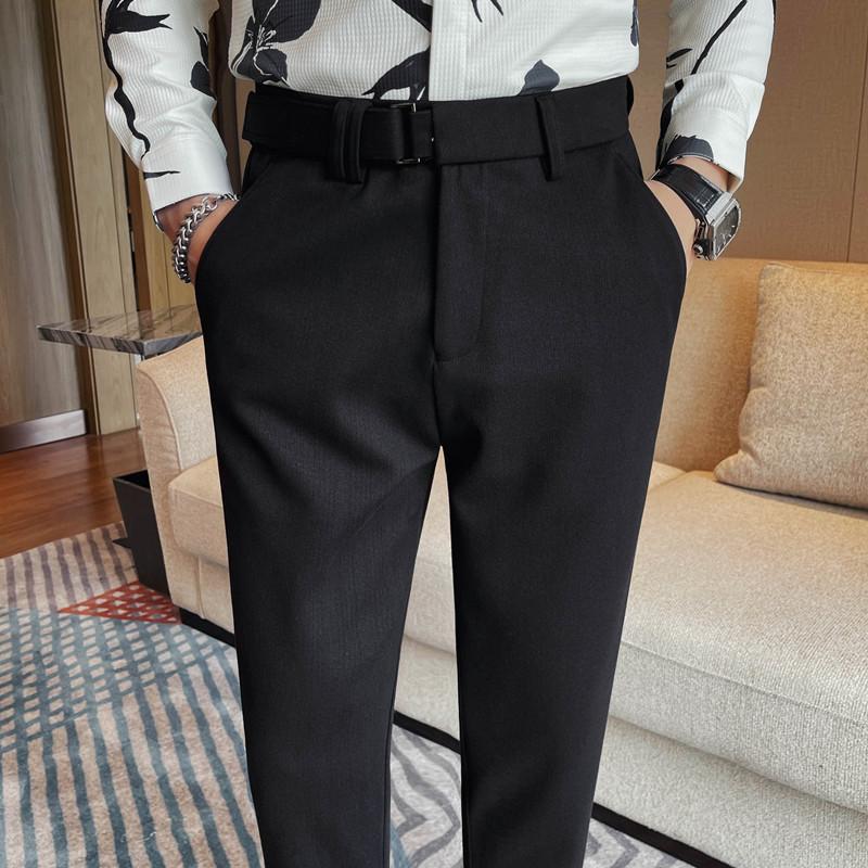 ブラックの共布ベルト付きパンツ ウエストディテール