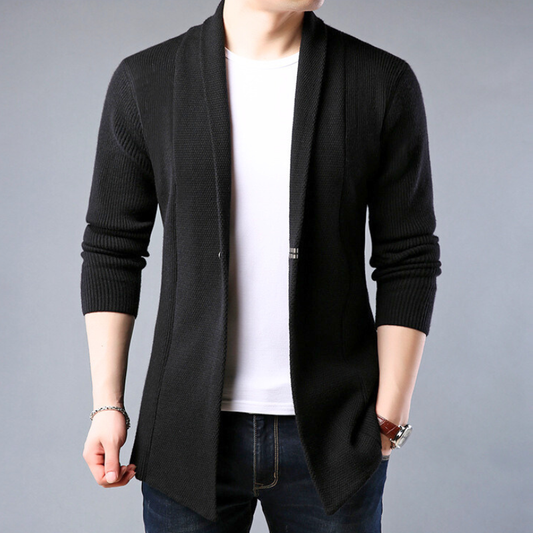 30代メンズに人気のブラックカーディガン。春秋の軽羽織として着回し抜群。