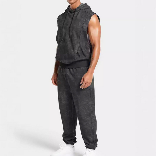 30代メンズ 夏のスポーティーなノースリーブフーディセットアップ ブラック着用イメージ