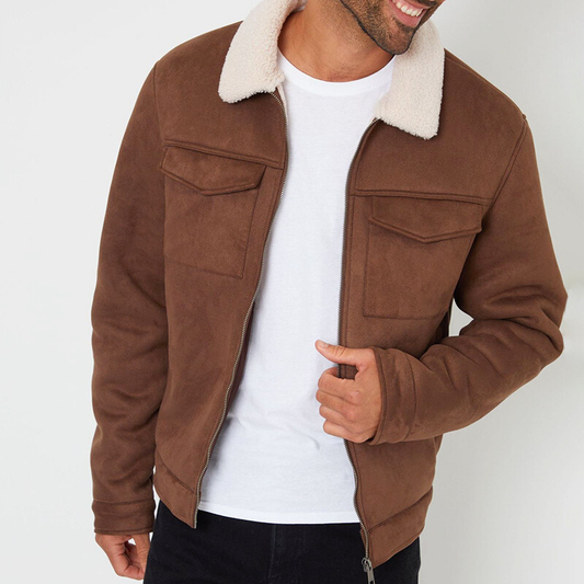 30代メンズ向け、ブラウンのフェイクスエードジャケットを白Tに合わせた冬コーデ