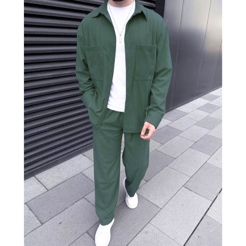 ダークグリーンのコーデュロイシャツセットアップ|自然体で楽しむ秋冬のリラックススタイル