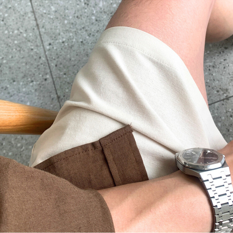 膝上丈のハーフパンツの柔らかさと軽やかな風合いが伝わるアップ画像