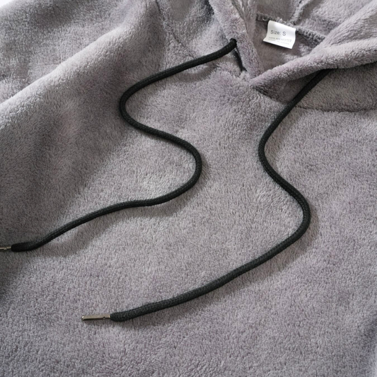 グレーパーカーのフードディテール|柔らかい起毛フリース素材