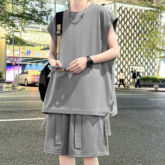 ノースリーブトップスとショーツの上下セット(グレー)で都会的な雰囲気を演出