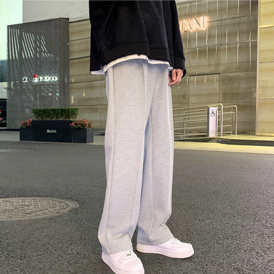 ストリート映えするグレーカラーのラフパンツコーデ|40代メンズにも似合う春秋スタイル