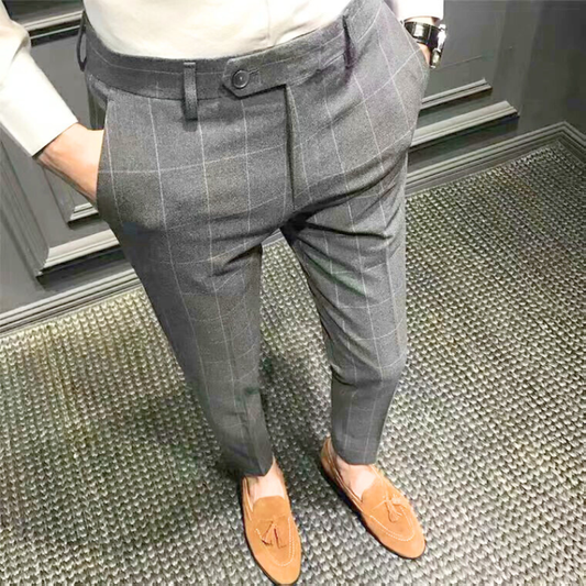 30代メンズにおすすめのチェック柄グレースラックス。ウインドウペンが映える秋冬の大人コーデに最適