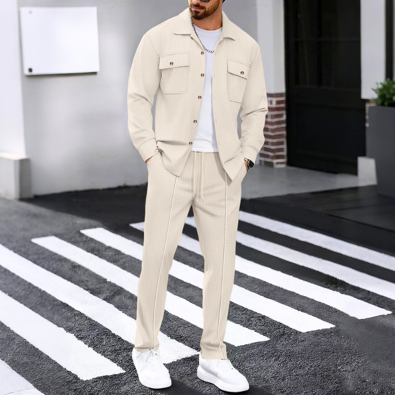 30代メンズにおすすめのアイボリーのワッフル素材セットアップ
