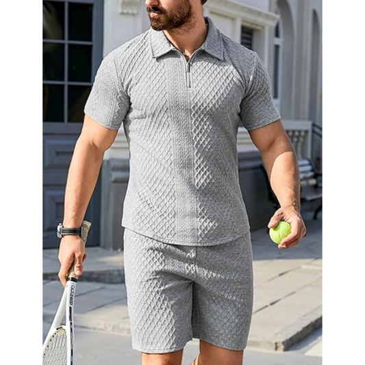 テニスシーンにも合うグレージップポロセットアップ|夏のアクティブコーデ