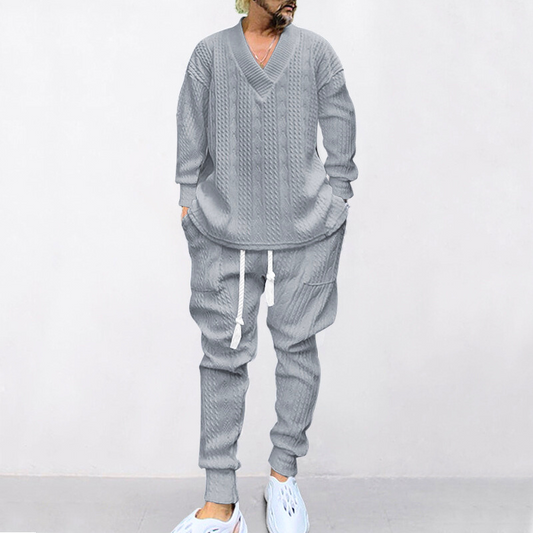 30代メンズに映えるグレージャガードスウェットセットアップの全身フロントコーデ