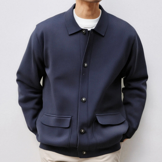 30代・40代メンズ向け ネイビーニットジャケットカーディガンを着用した前面コーディネート