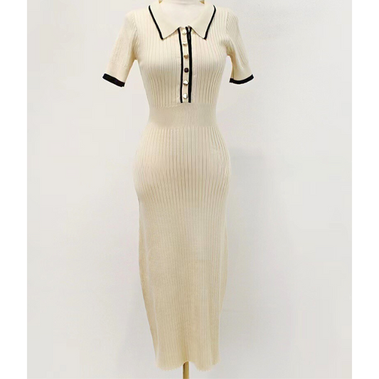 オフホワイト×ブラックラインの大人ワンピ|清楚で男ウケも抜群な印象に