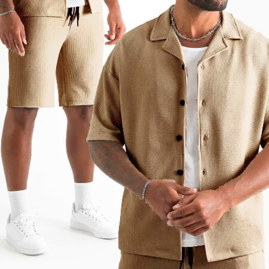 ワッフル素材のメンズショートパンツセットアップ|ベージュの全身スタイル