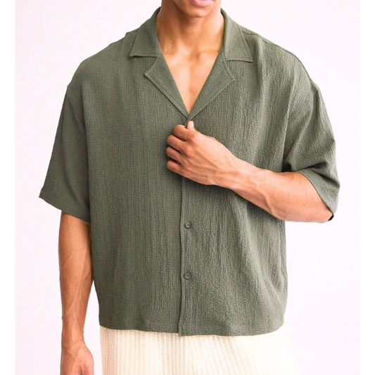 シボ感オープンカラー半袖シャツ メンズ|カーキの正面着用イメージ