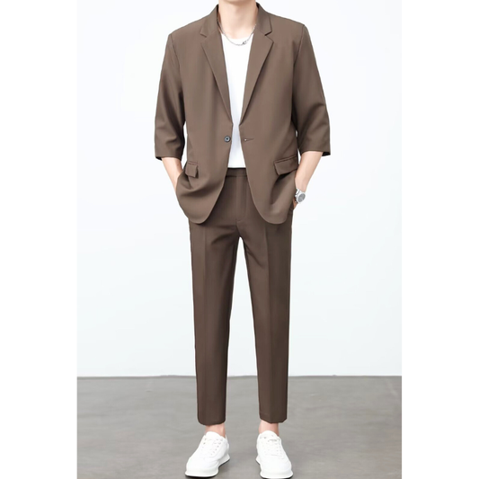 30代40代メンズ 春夏用 7分袖ジャケット×テーパードパンツの上下セットアップ コーデ 全身写真