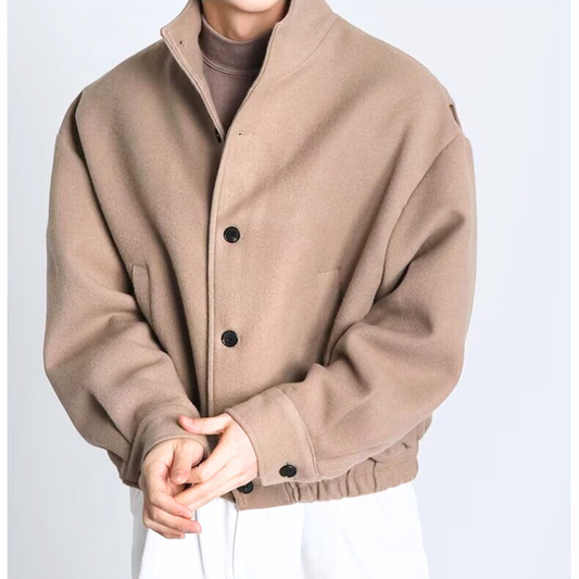 秋冬らしい起毛感が魅力のベージュブルゾン スタンドカラーで大人の抜け感を演出