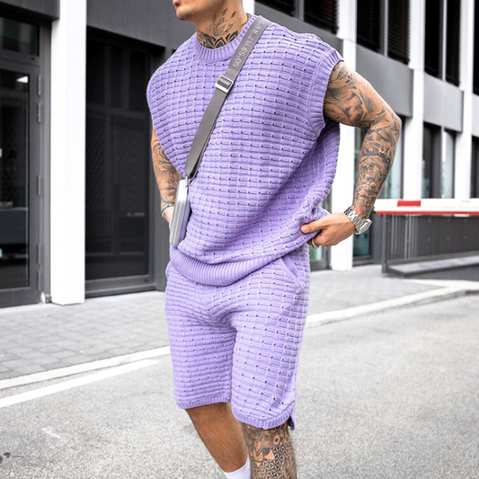 ラベンダーカラーのサマーニットセットアップ 大人の抜け感コーデ 30代メンズ 夏コーディネート