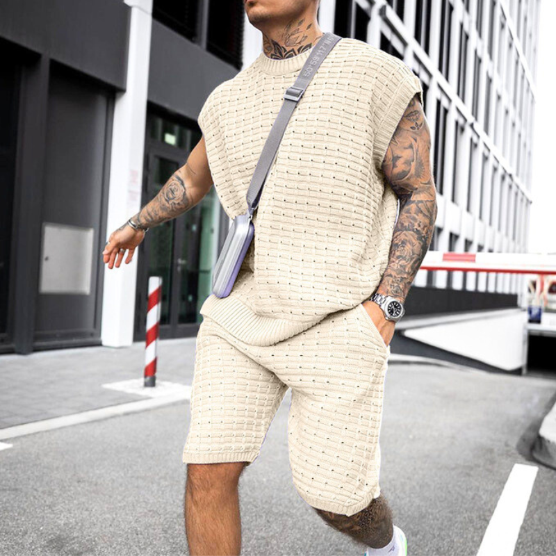 サマーニットセットアップ ベージュカラー ノースリーブトップス×ショートパンツ 30代40代メンズ 夏コーデ