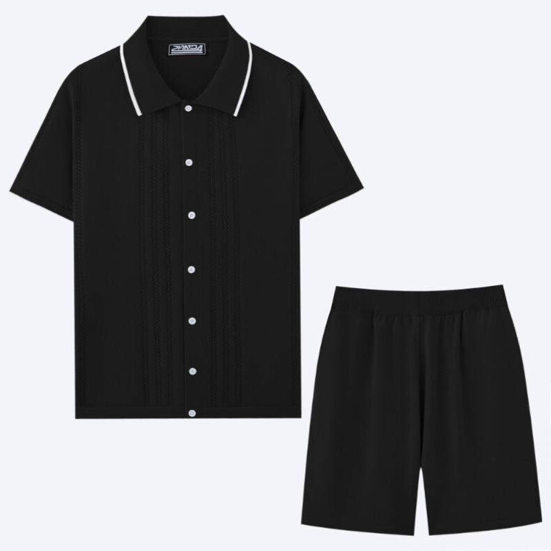 ブラックの半袖シャツ×ショーツ 平置きスタイル