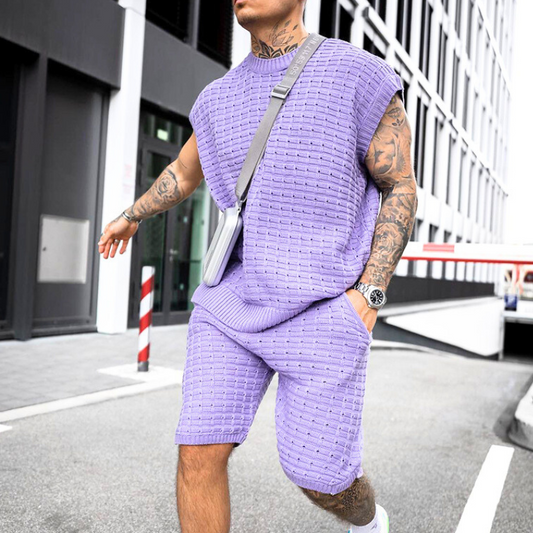 30代メンズにおすすめのサマーニットセットアップ ラベンダー ノースリーブトップス×ショートパンツ 夏の大人カジュアル