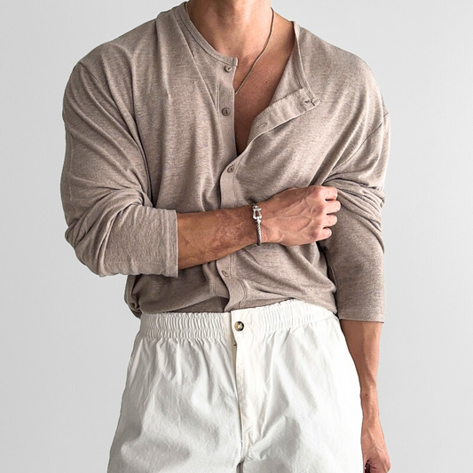 薄手クルーネックカーディガン メンズ|ベージュの着用イメージ(上半身)