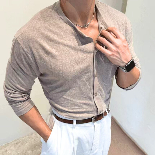 30代・40代メンズに似合う薄手カーディガン|ベージュの着用イメージ