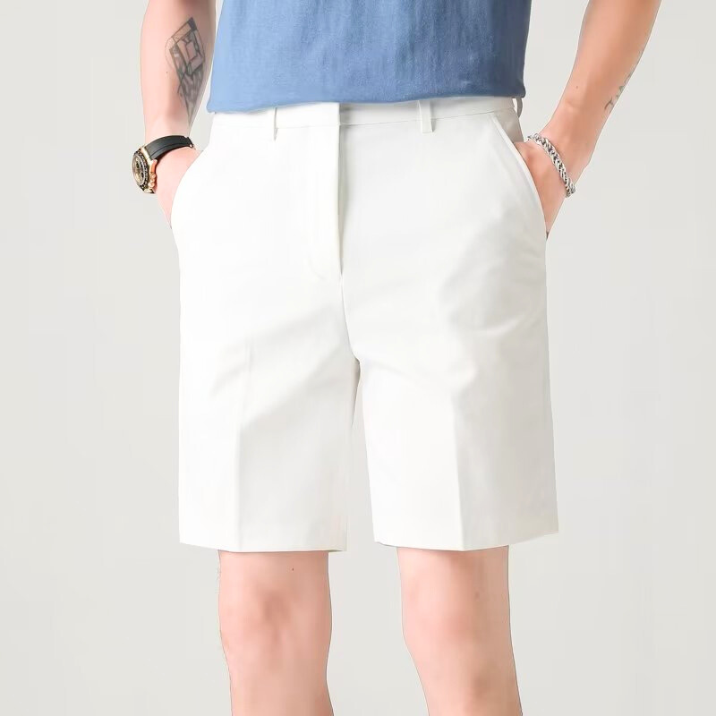 清潔感漂う白ショートパンツ×ブルートップスのコーディネート