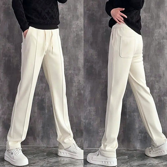 30代メンズ向け春秋冬用スウェットパンツを正面と背面から撮影。センタープレスとストレートシルエットが上品な印象に