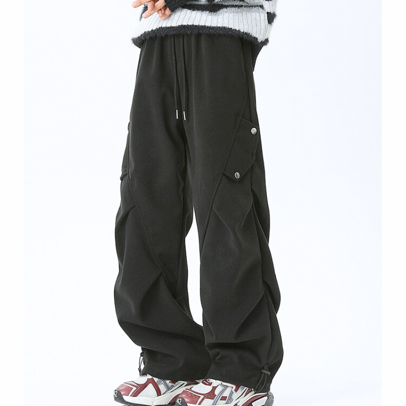 秋冬に映えるブラックワイドカーゴパンツ|厚手素材で暖かい30代メンズ向け大人シルエット