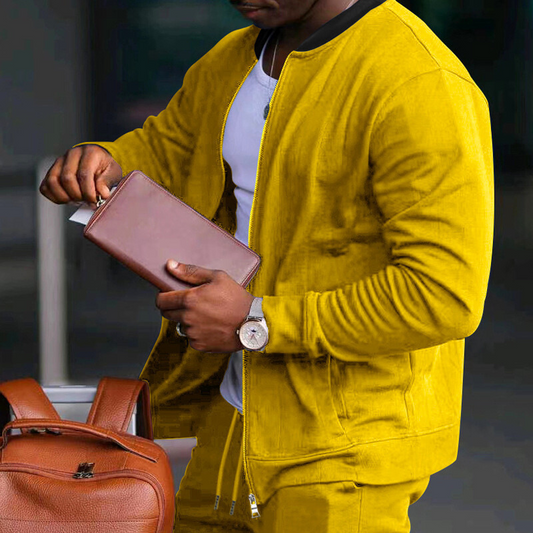30代メンズにおすすめのスウェットセットアップ|イエローの明るさで春先のカジュアル旅コーデに
