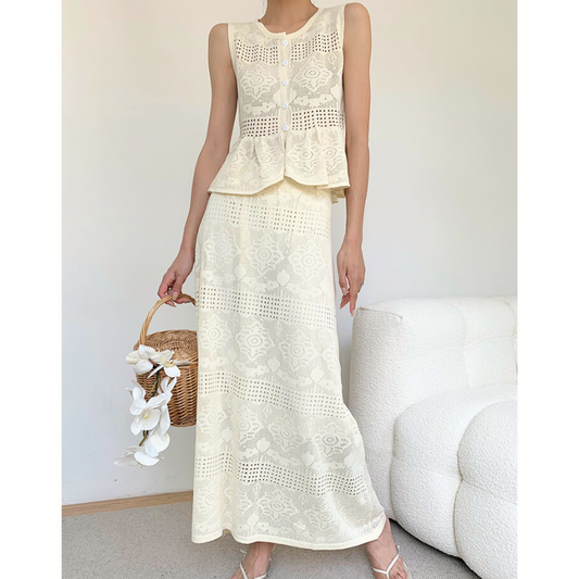 マーメイドシルエットが美しいアイボリーレーススカートコーデ