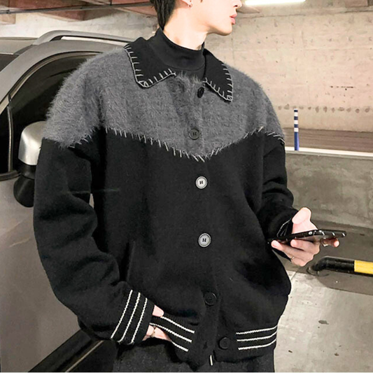 黒×グレー配色のモヘア切替ニットカーディガンを着用した男性のフロントコーデ